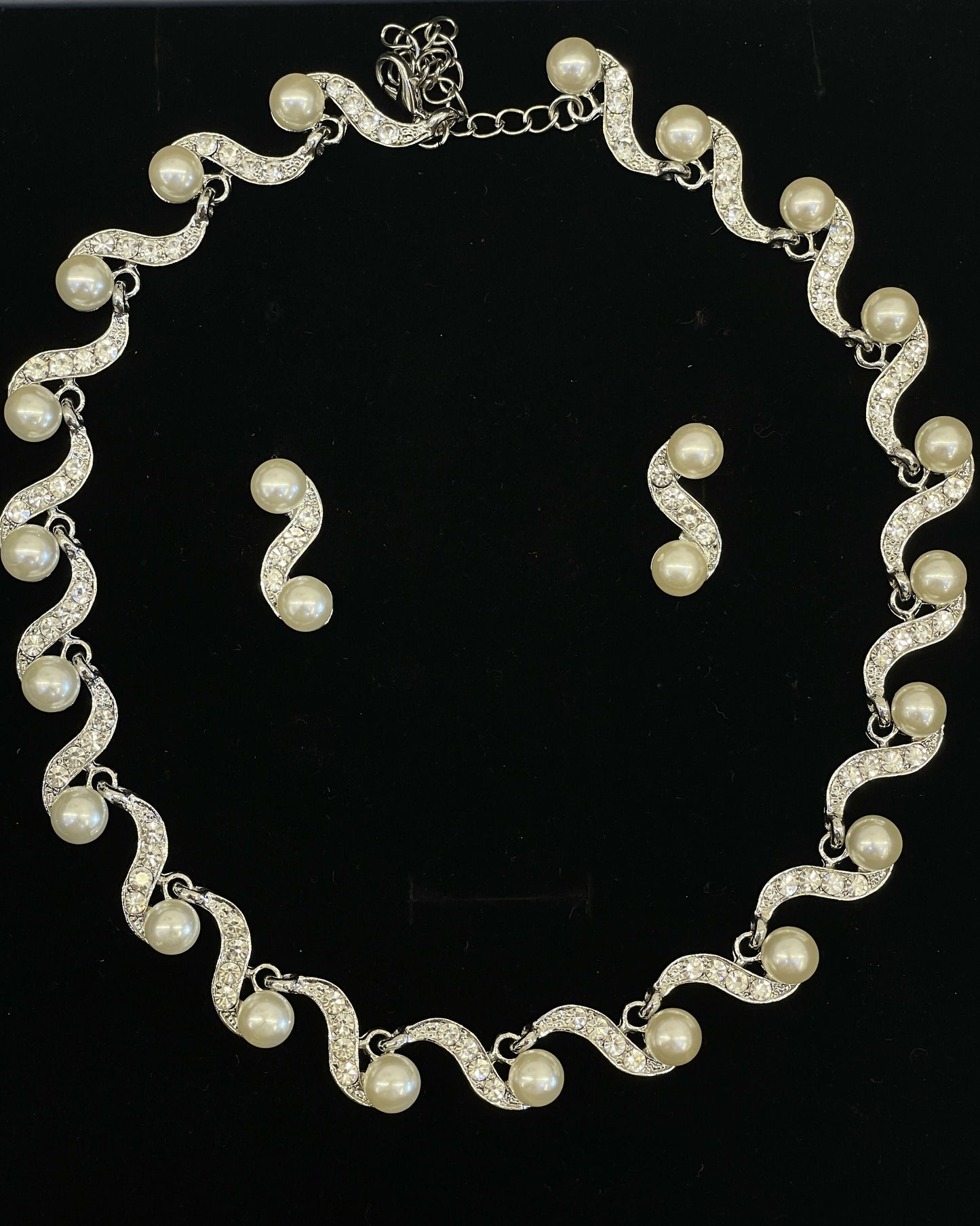 White Pearl Necklace Set