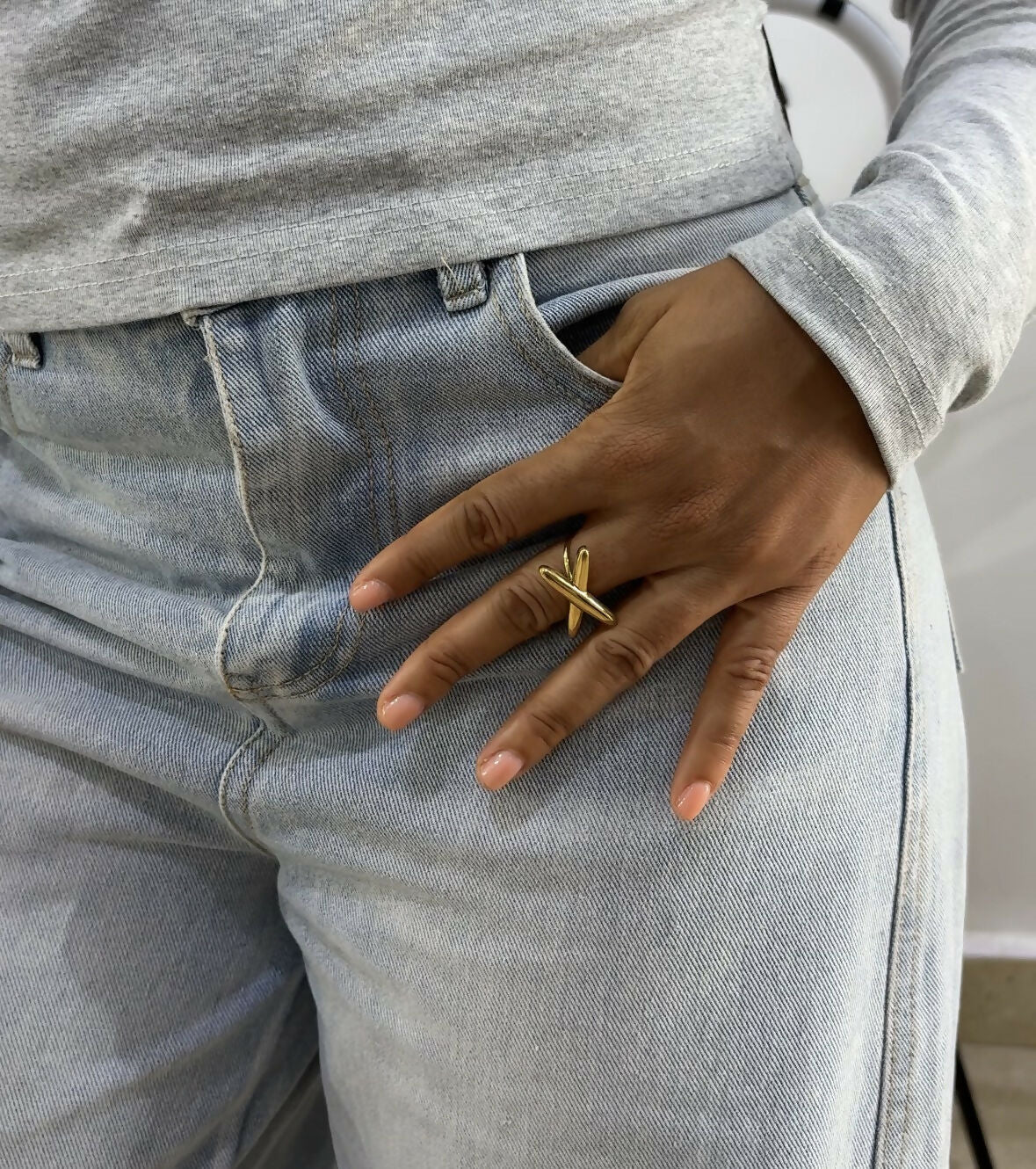 X shaped four point ring