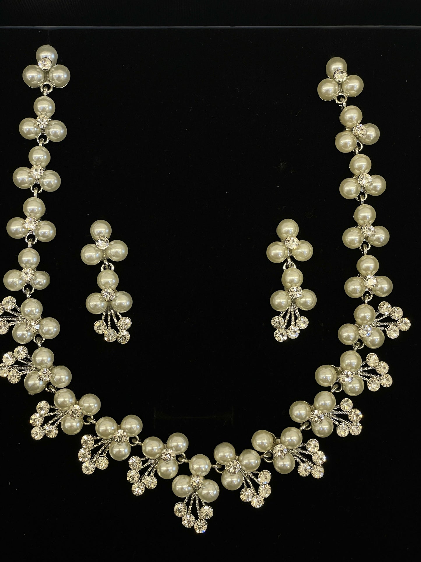 White Pearl Necklace Set